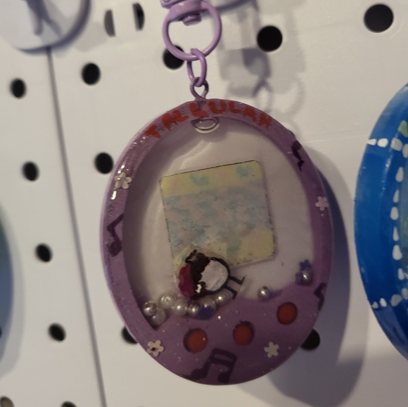 Handmade Resin MCYT QSMP Tamagotchi Shaker Charm Keychain - Picture 7 of 8